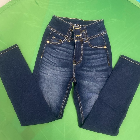 Outfit - Picture 9 of 10